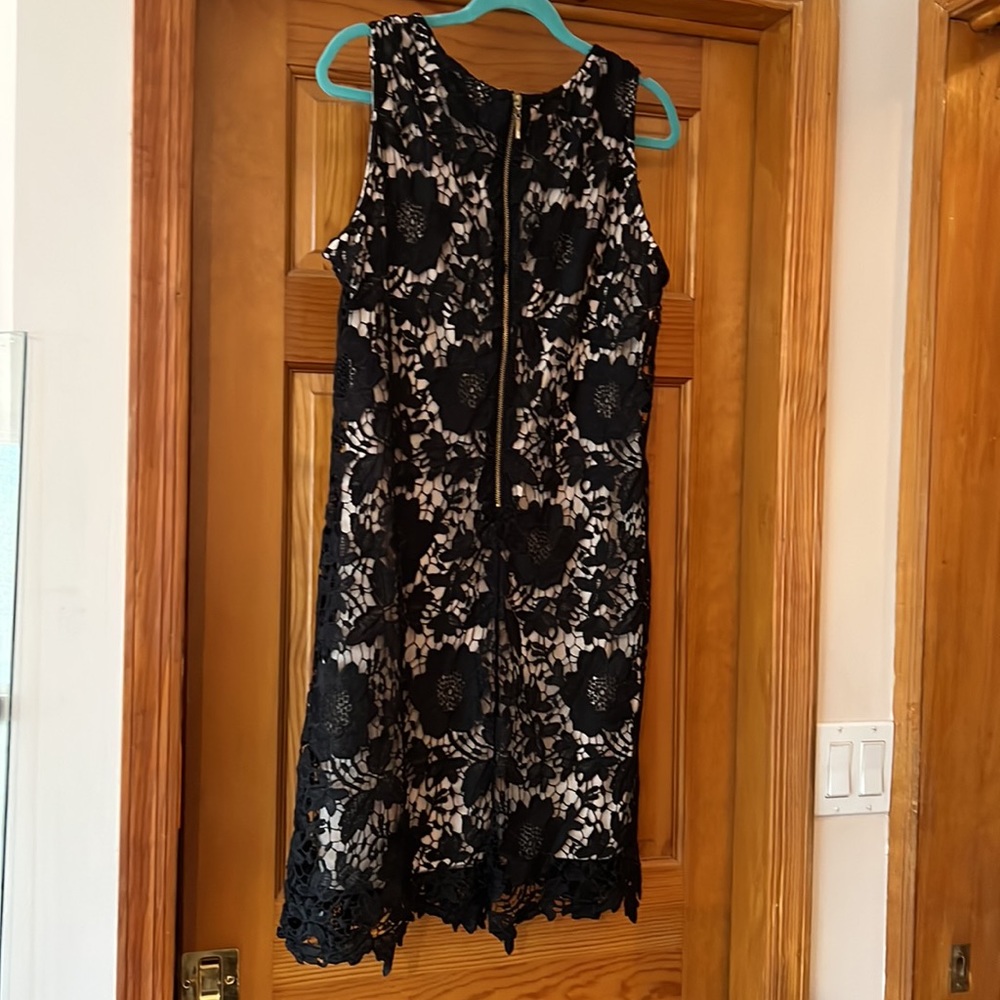 LACE  DRESS - Picture 4 of 7
